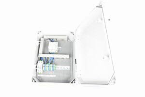 Switchboard Suitable for all SINGLE-PHASE inverters that have a separate back up output (Goodwe, Sungrow, DEYE, Solplanet)